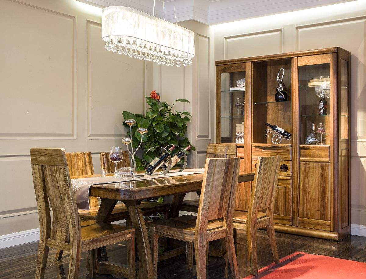 1544425778973365.jpg 實(shí)木餐廳.jpg